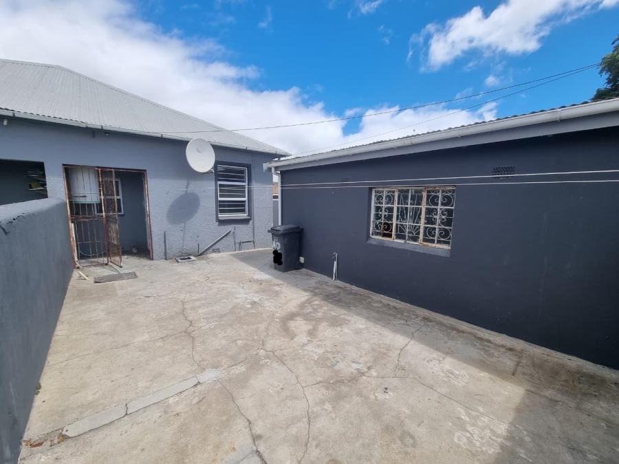 To Let 2 Bedroom Property for Rent in Lansdowne Western Cape
